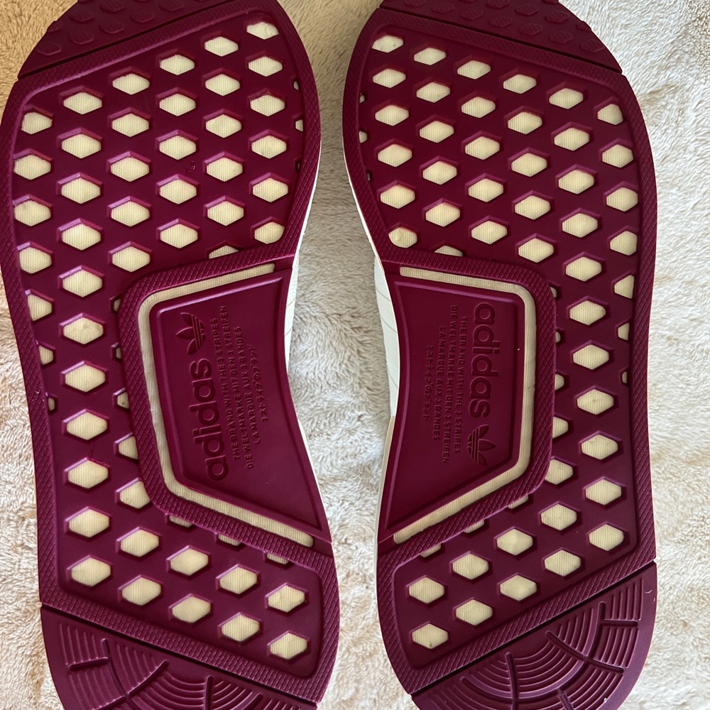 Adidas women’s shoes - Picture 3 of 3
